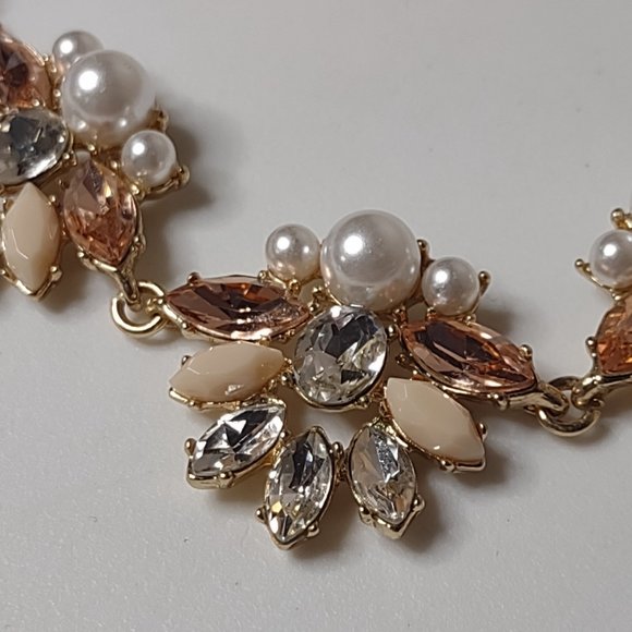 Metal, Faux Pearl, Glass, And Plastic Pretty Necklace 18.5 To 20.5 Inches - Picture 3 of 15